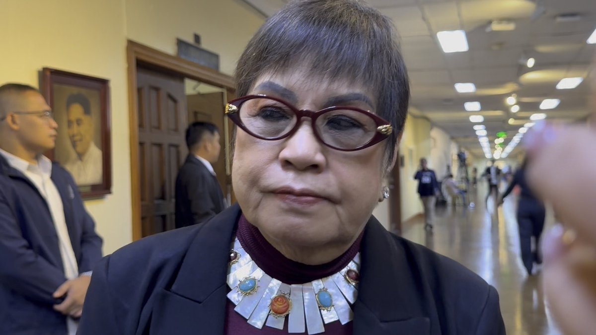 KAPUNAN TO VP SARA: “YOUR END IS NEARING” House Private Prosecutor Atty. Lorna Kapunan delivered a sharp statement directed at Vice President Sara Duterte amid the ongoing Senate Impeachment Trial. “Madam Vice President, have a nice day because your end is nearing.” News5 #VPSaraDuterte #VPSaraOnTrial #ImpeachmentTrial #Duterte