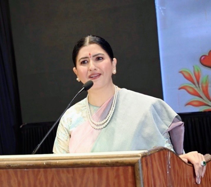 अब तो #नासिक(महाराष्ट्र) की बेटियां भी “लव जिहाद मुक्त भारत” के आंदोलन से जुड़ चुकी है। हमारा संकल्प- लव जिहाद मुक्त भारत। दुर्गा बन तू काली बन, कभी ना बुर्के वाली बन 🙏🏻🚩