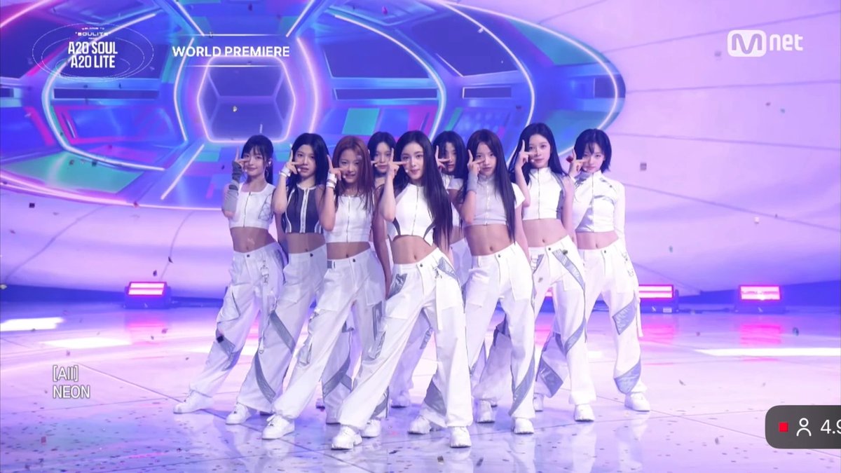 261012 A2O LITE ‘NEON’ full live performance on their Debut Showcase today! #A2O #A2OLITE A2O LITE