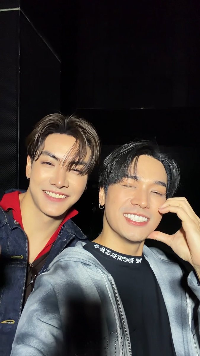 เอารอยยิ้มมาฝาก 👉 อันโดรเมด้า ชุน 🔗 🎞️ MV now on OabnithiW Channel #เจ้าของรอยยิ้ม_OABNITHI #OABNITHI #JoongArchen #LOVEiSENTERTAINMENT