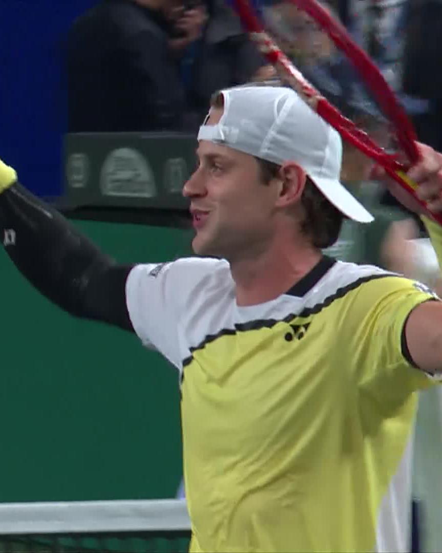 BIGGEST WIN OF BERGS' CAREER 🤯 Bergs stops Alcaraz's win streak at 7, with a 7-5 7-6(4) win in Shanghai! #RolexShanghaiMasters