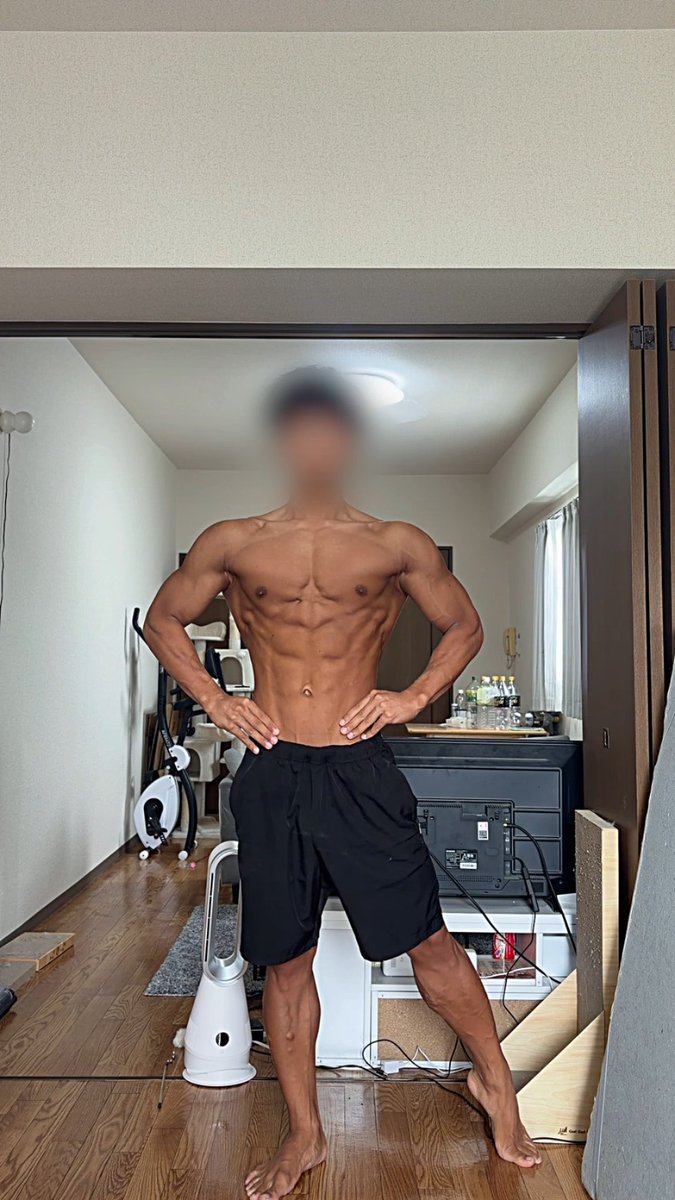 ポージング迷子になってた同じような動画たくさんある笑 大会前みんな三脚立てて同じような動画何本も確認で撮っちゃうよね