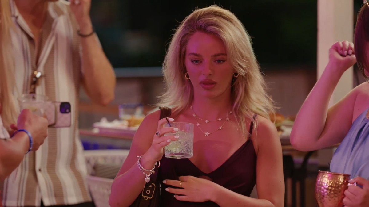 Let the twerk off begin 👀 Chloe’s got some competition in Emma. New 90 Day: #HuntForLove Tonight at 8P. #90DayFiance