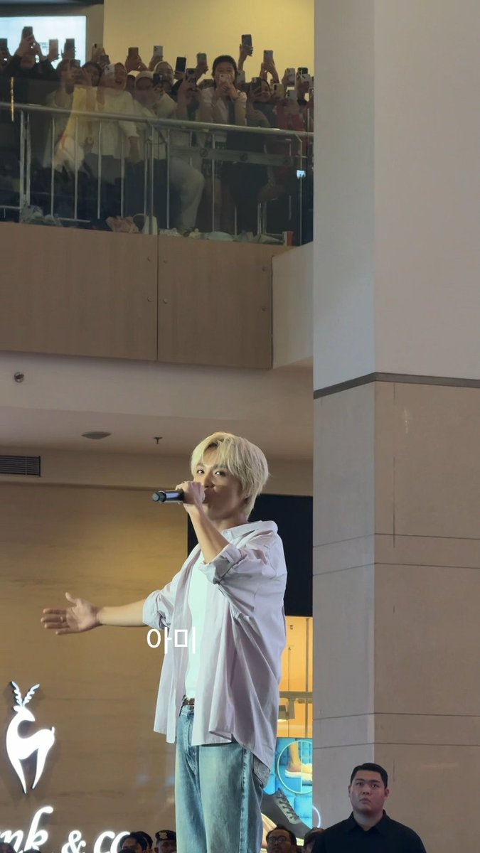 261012 kopi kenangan m&amp;g #해찬 #HAECHAN mc: some of the fans who came here have been here since 4 am! 🐻 wow!! you guys are really, really the best! 👍🏻 🐻 mantul!👍🏻 mc: it’s all because we love haechan!! 🐻 🥹👏🏻 🌻 haechan i love you!!! 🐻 i love you too!! 🥹🫳🏻🫳🏻