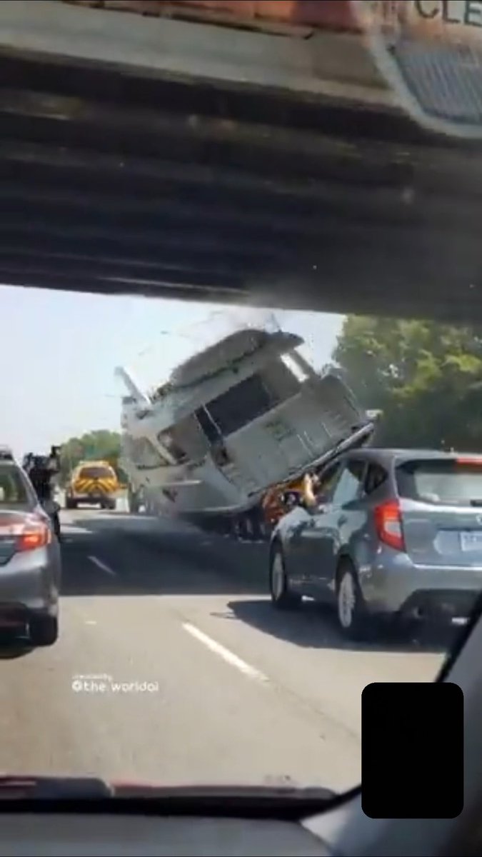 OMG ๐ฑ it hit the bridge๐ญ๐ญ๐ญ