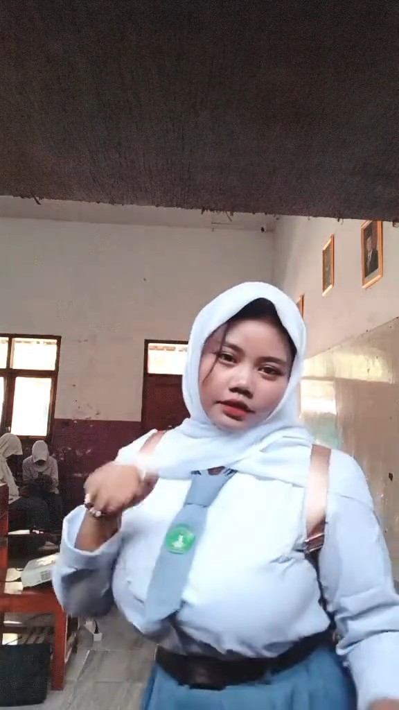 Neng bohay goyang di kelas