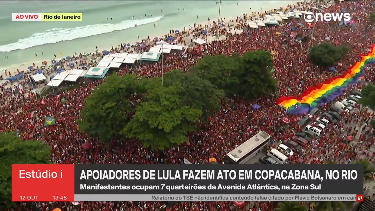 Apoiadores de Lula (PT) fazem ato em Copacabana, Zona Sul do Rio de Janeiro, nesta segunda-feira (12). ➡️#Estudioi de segunda a sexta, às 13h, na #GloboNews