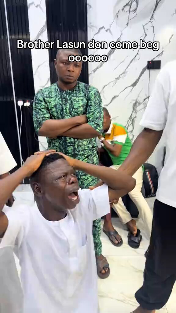 Lasun dindirin is back with his people begging oloba Marley to accept him back after their recent fight