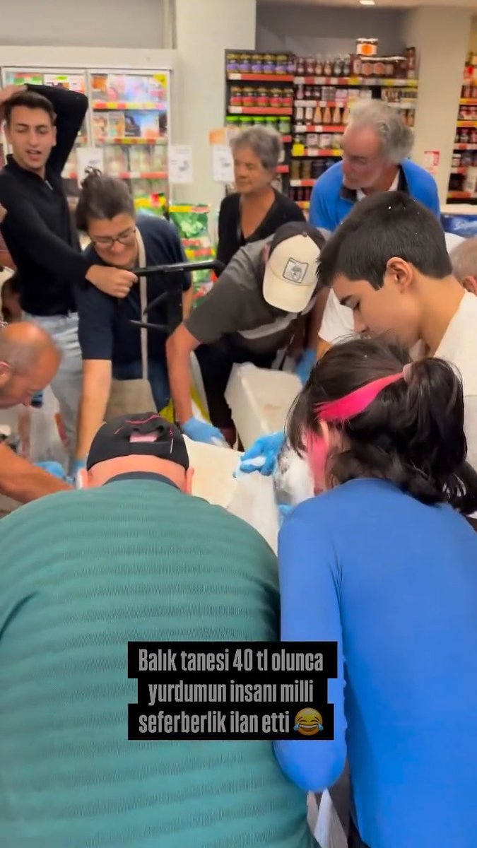 40 liraya düşen palamut sonrası bir markette oluşan yoğunluk: