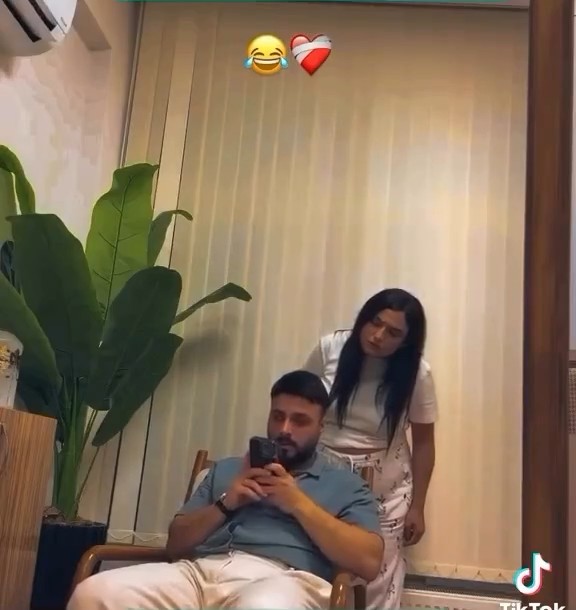 عزيزتي الأنثى صدقيني الرجال دوما يملكون الحل 😂😂😉 #مساء_الــود_والـــورد