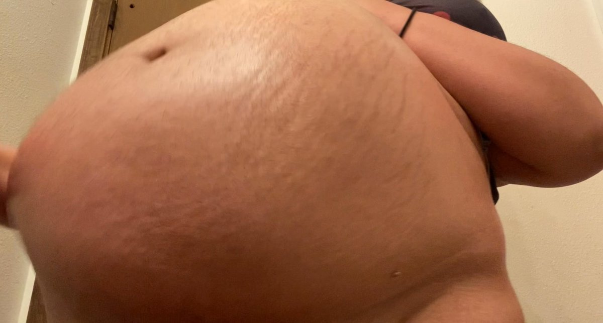 Ravenous pred taunts u as u settle into this massive tank of blubber👅this one’s for the vore lovers. Full vid + aftermath up🔗🌲#fat #fatbelly #vore #bellyinflation #irlvore #bigbelly #feedism #pregnant #hyperpreg #burps #stuffedbelly