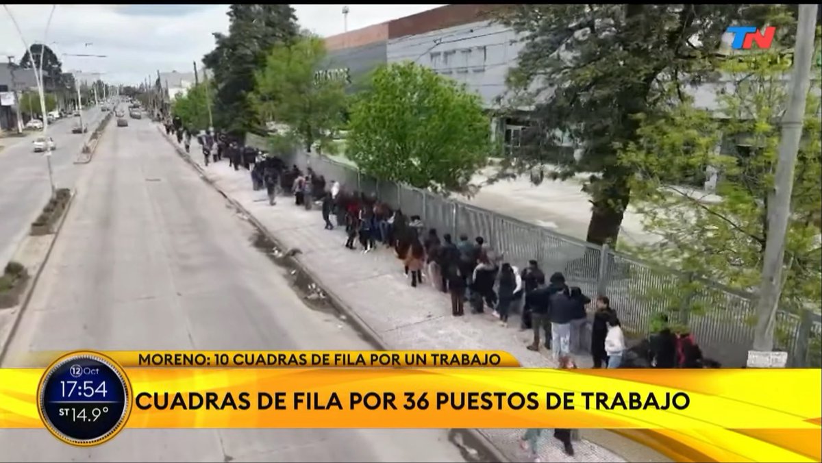 10 cuadras de fila por un trabajo en Moreno. Esta es la Argentina de Milei, donde se perdieron más de 240 mil empleos privados. Un país a la deriva, con un presidente desconectado de la realidad. La Argentina necesita un cambio ya.
