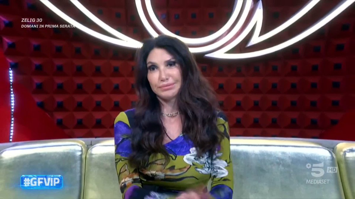 Si punzecchiano, si cercano, si vogliono bene: tra Valeria e Carmen è sempre amore e odio 😚 #GFVIP