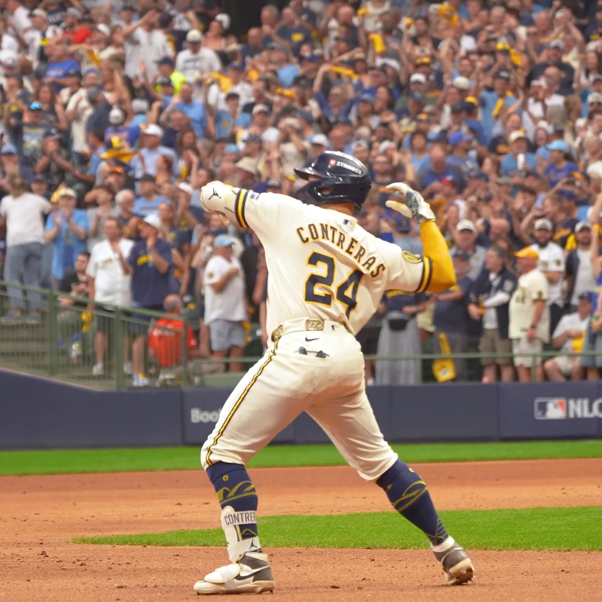 A trip around the bases, William Contreras style 🍿