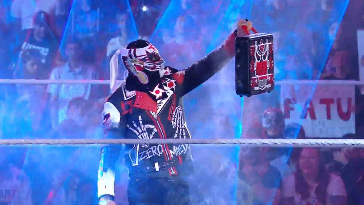 PYRO FROM THE BRIEFCASE 🤌 Definitely the coolest briefcase we've ever seen, PENTA EL ZERO M!