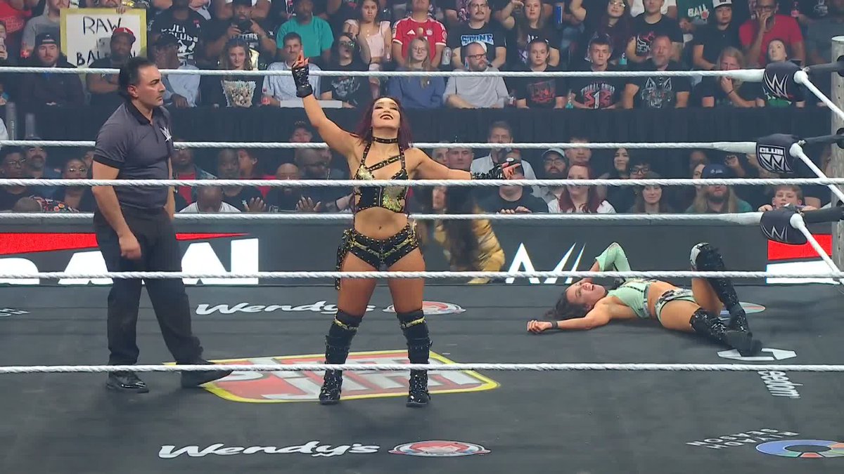 THE PRODIGY 👊 roxanne has PINNED the WWE Women's Champion!