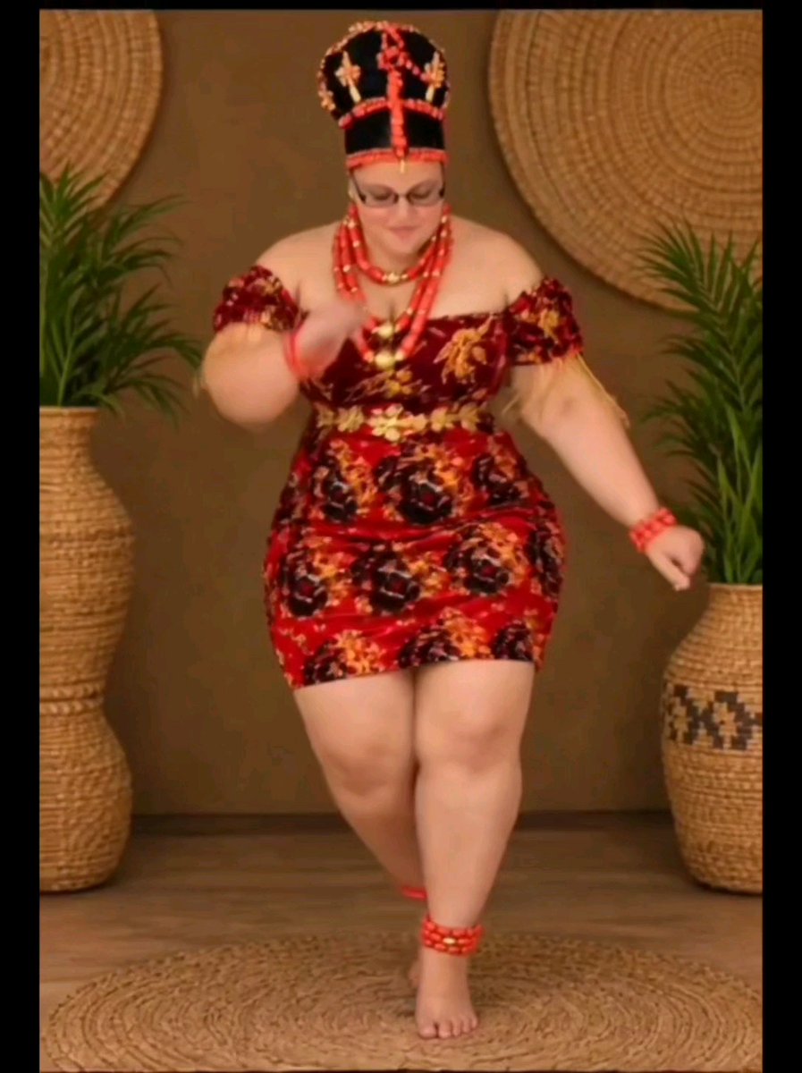 😂 My people, I am still learning the art of Igbo cultural dancing! My legs are trying their best, but I think they are still negotiating with the music. 🤣💃 Please rate my performance on a scale of 1–10. Be honest, but remember, I am still a work in progress! 😂 #igboculture