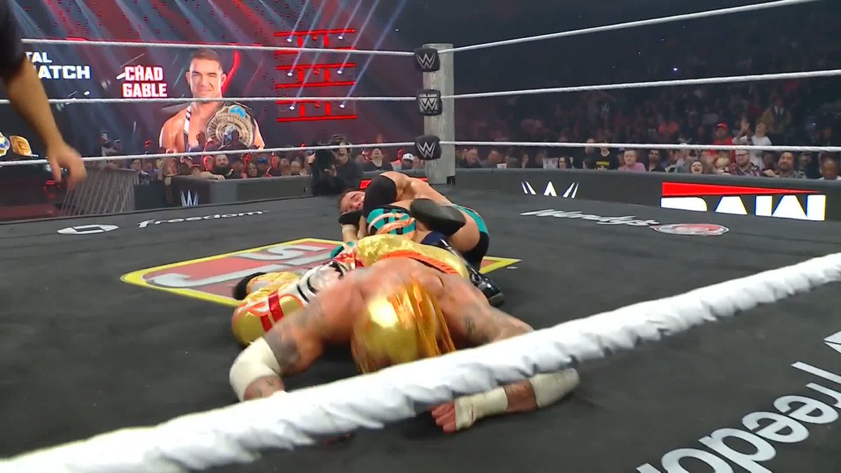 GABLE RETAINS!! 👏 Chad Gable That was an INSTANT CLASSIC!