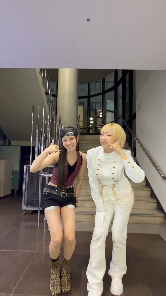 NiziU 마코쨩에게 Calling 📞… 했더니 Sour Grapes 처럼 내 맘을 톡- 쐈따 🍇 #공민지 #Minzy #NiziU #마코 #Calling