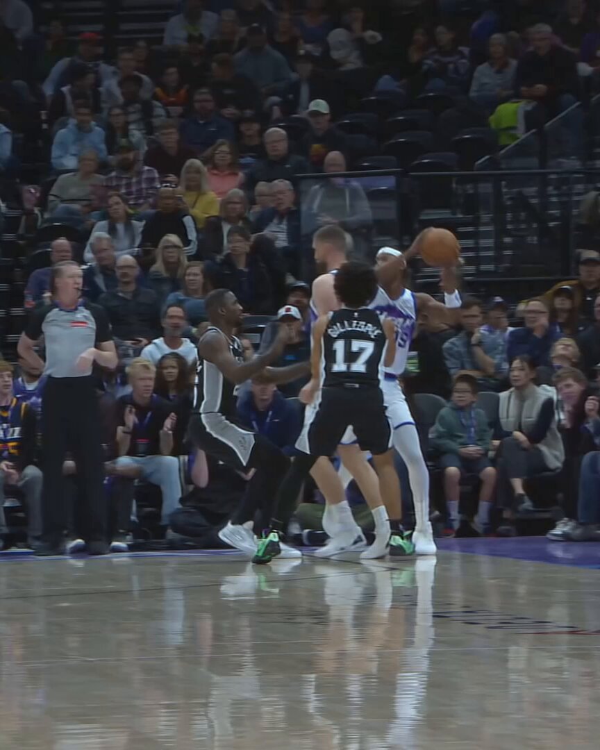 Another look at Lauri Markkanen’s windmill... in slow motion 🎥