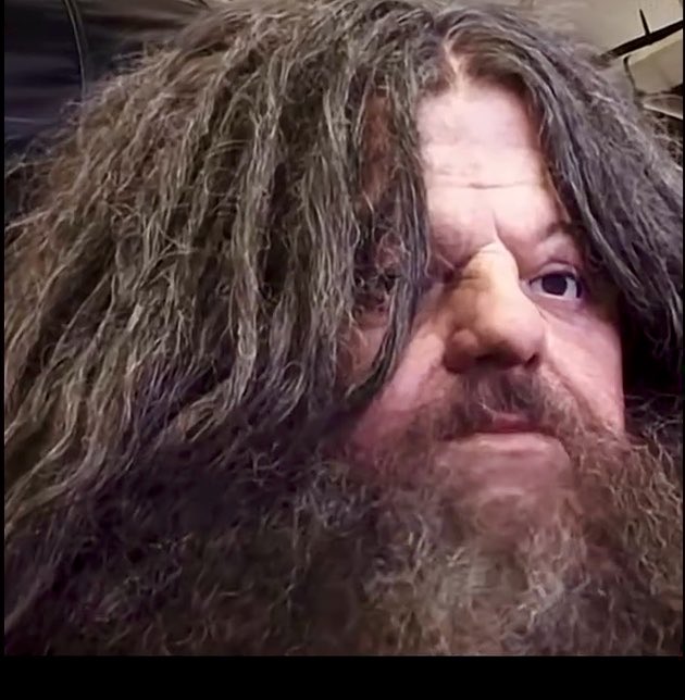 25 years later, and some of us still thought hagrid was real harry potter and the sorcerer’s stone premiered in 2001. we grew up believing in hogwarts, waiting for our letters, and wishing magic was real. childhood will never be the same.
