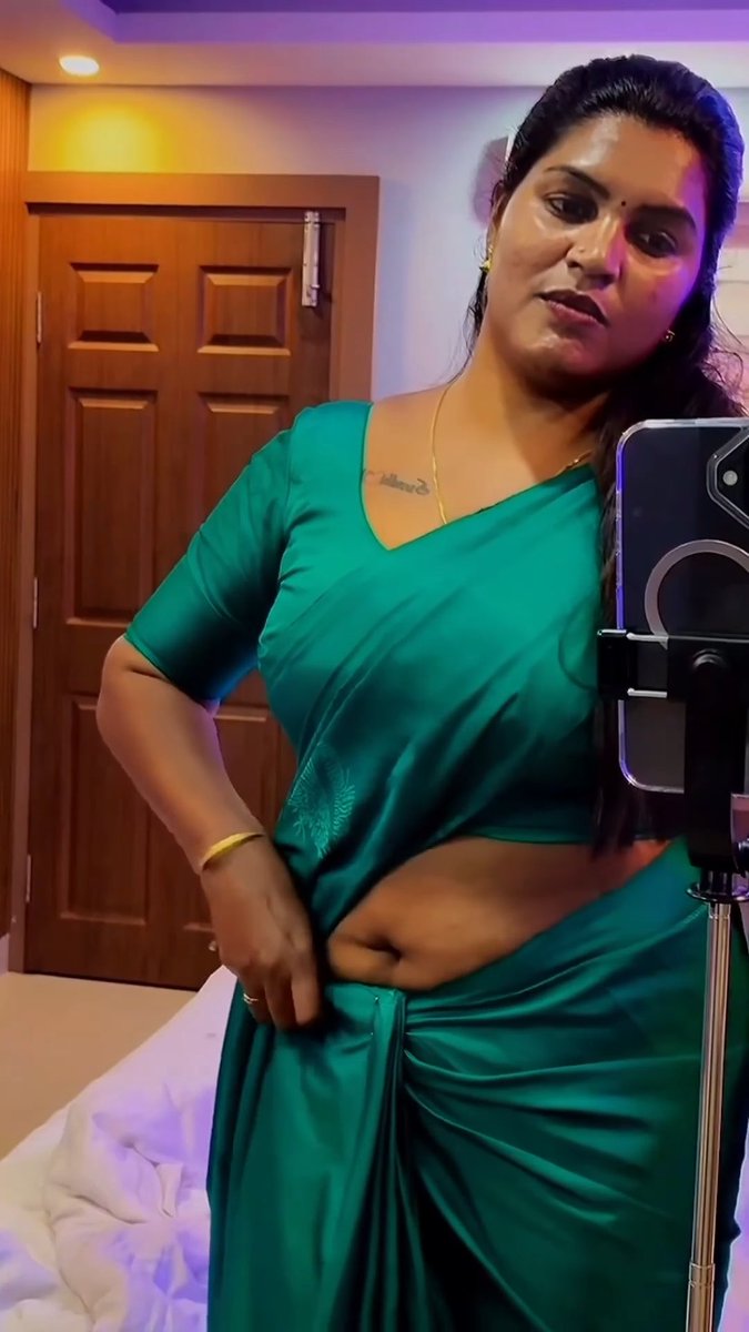 Reshma Saree Drapping🥵🍩