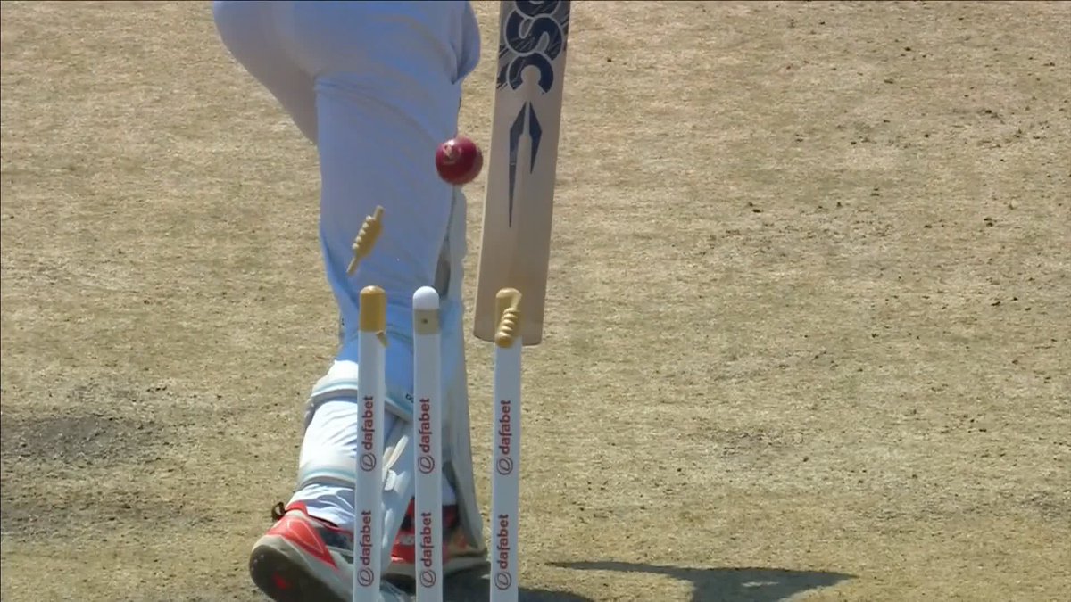What a delivery from Josh Hazlewood! 😮💨