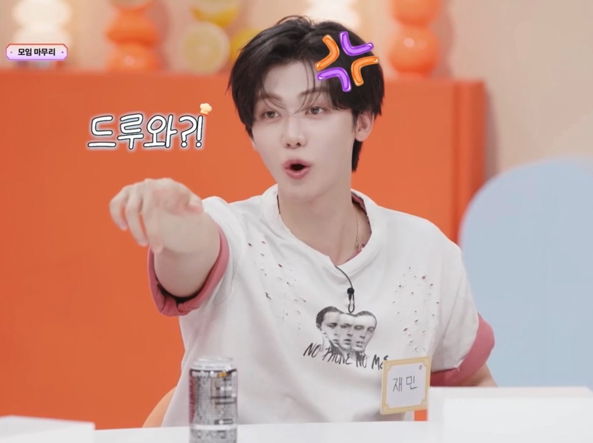 เค้าบอกแจมินเหมือนมีอะไรจะพูดนะ 🐰 สิ่งที่ผมลองคิดหลังจากที่ได้ออกรายการไอดอลเทเบิลมาจนถึงตอนนี้(?)คือ ถ้าคราวหลังเราแบ่งทีมละลองแบทเทิลทำอาหารกันจะเป็นไงนะ 🐬 แบทเทิลอาหาร?! เอาเลย!! 🐰 เอาเลยมะ?! เอาเลยปะ?! 🐬 ก็มาเล้ย คุนแบมแบม: ไม่คือ ไม่ได้อยู่ทีมเดียวกันเหรอก่อนหน้านี้ ดูทำ 555555555555555 คนอื่นตัวสั่นกึก ๆๆ น้องเล่อกะแจมิน ครือ เอาเส้
