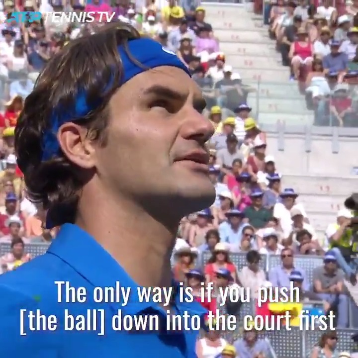 Roger Federer explaining Scientifically to the umpire why this ball was a double bounce... And when the cameras revealed the slomo, he was absolutely right...Genius 👌