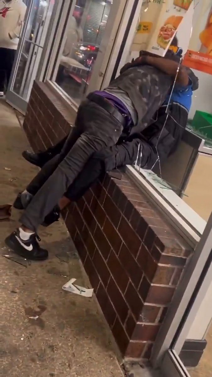POV: You're just trying to get a Subway sub/hoagy/grinder/hero in Chicago 🥪👀 Avoid sandwich shops with security guards accordingly... #CityLife #chicago #subway #sub #grinder #hoagy #spucky #urban #security #crime #ChiRaq #FAFO #education #IQtest #democrats