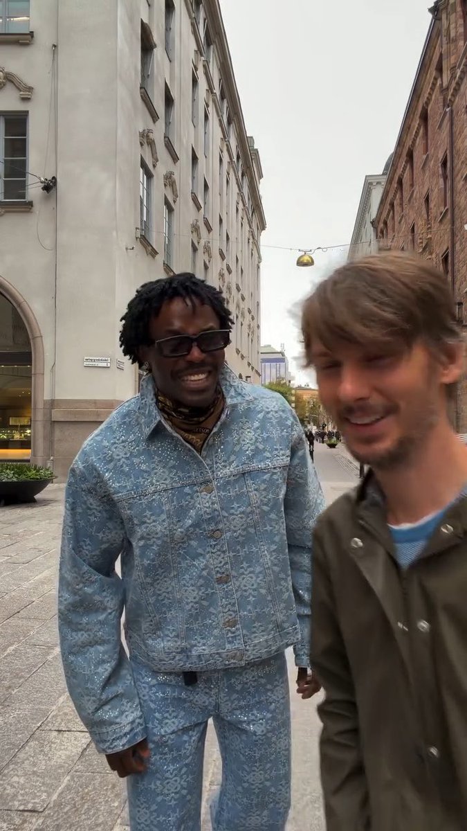 this Nigerian living abroad was making a video with his High Fashion by Rahman Jago and a stranger stopped by to compliment his outfit! 😂❤️