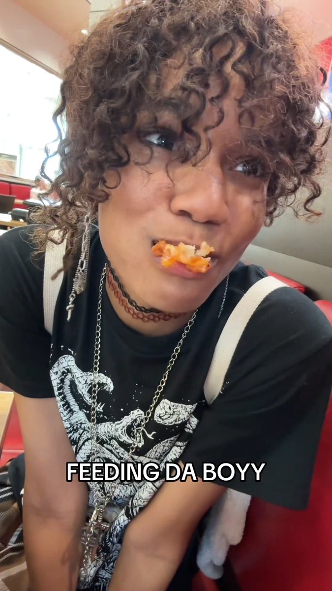 I had a pretty good birthday guys, I even got some crystals, I’m so happy for it. Thank you for the gifts #femboy #trend #femboyfriday #dateidea #savethedateideas