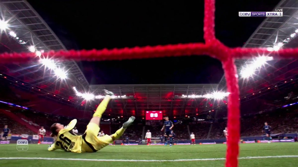 🧤🔥 فانديفوردت يتألق ويتصدى ببراعة لركلة جزاء بيريشيتش! #دوري_أبطال_أوروبا #UCL