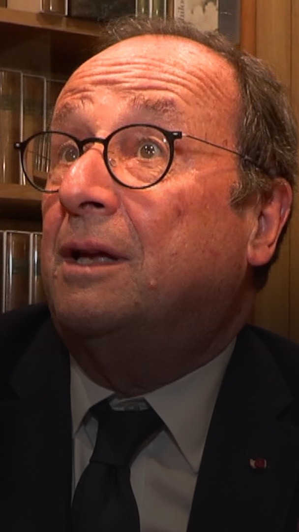 "À lui de créer la dynamique": François Hollande réagit à la victoire de Raphaël Glucksmann à la primaire sociale-démocrate