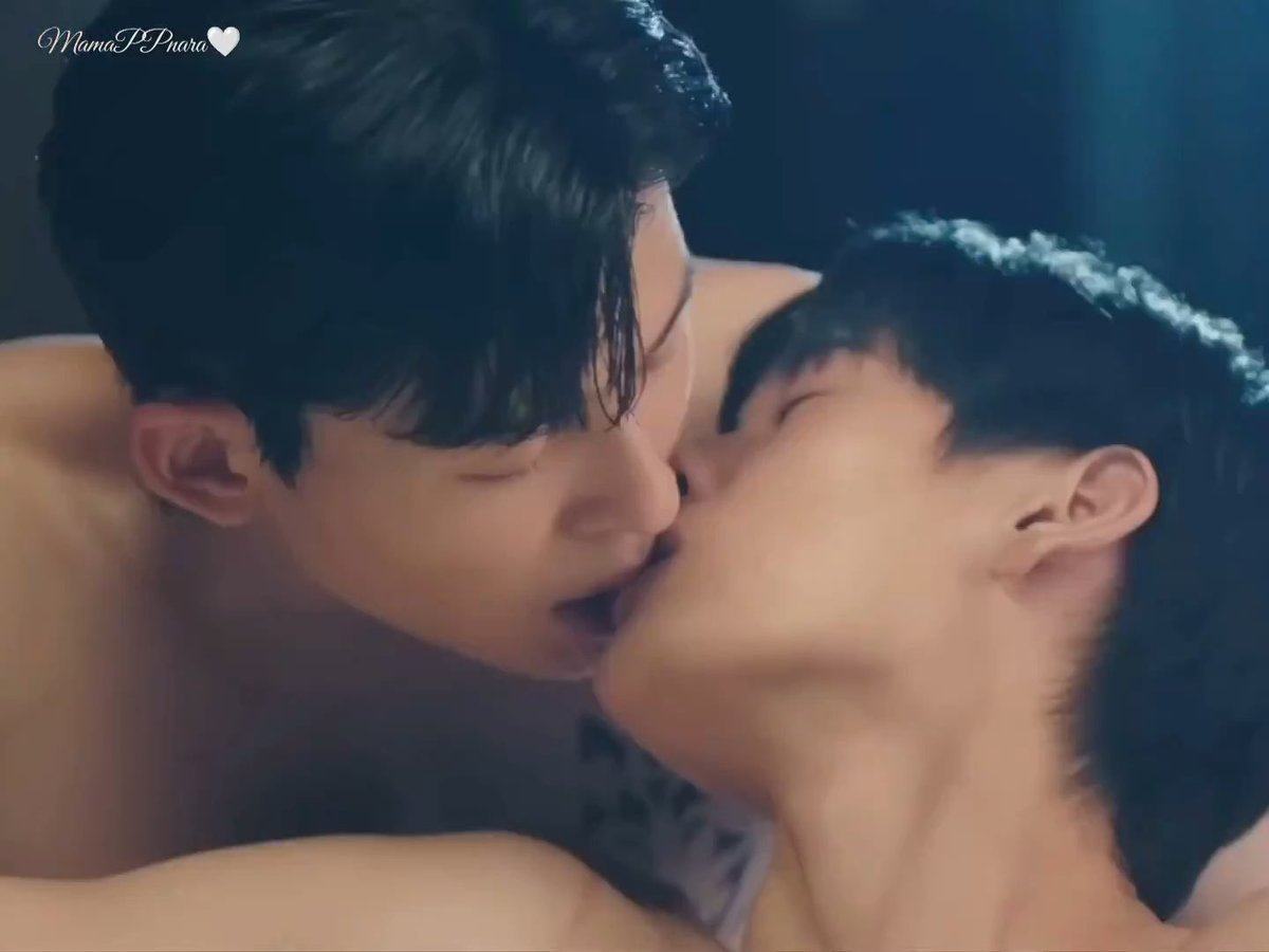 Siapa sih yang bilang PondPhuwin ga bisa ciuman?? 😱🙄 NIH GUE POST LAGI 5 MENIT PONDPHUWIN CIBRUT (Ciuman Brutal) yang hot jeletot 🤤… SOUND ON YA 📣☺️ #ppnaravit #phuwintang #PondPhuwin #ปอนด์ภูวินทร์