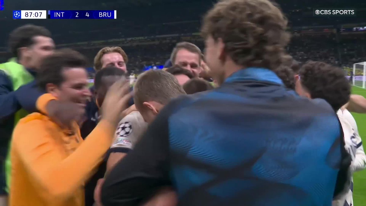 Romeo Vermant goes one-on-one with the keeper and produces a cheeky chip to finish it off for Club Brugge 😮‍💨 Watch the #UCL on @ParamountPlus 📺