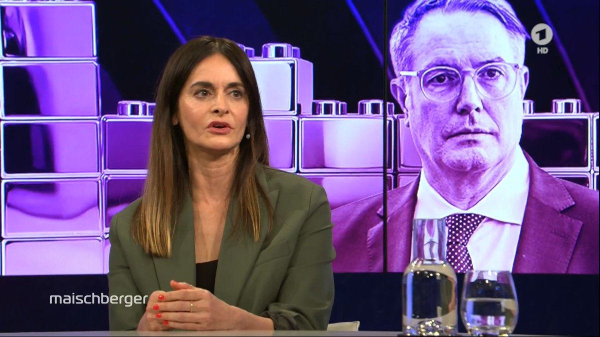 Die #SPD sei in der Debatte um den Rücktritt von Bärbel #Bas rhetorisch „dermaßen nach vorne gezogen“, sagt Iris Sayram (@Irisma8, ARD). Sie frage sich: „Wieso greift man nicht vorher zum Hörer und klärt das erstmal von Fraktion zu Fraktion?“ #maischberger