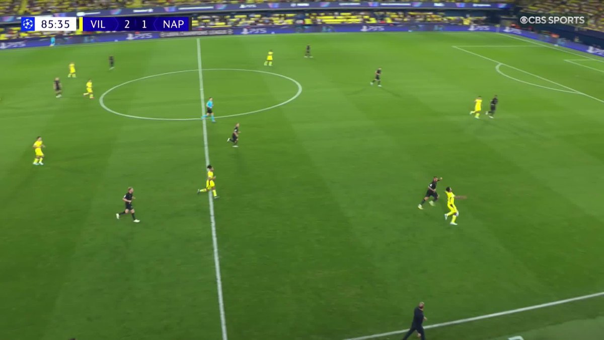 Villarreal's #UCL drought is OVER ‼️ Tani Oluwaseyi puts the exclamation point on a 3-1 win over Napoli that snaps a 12-match UCL winless streak for the Yellow Submarine 💛 Watch the #UCL on @ParamountPlus 📺