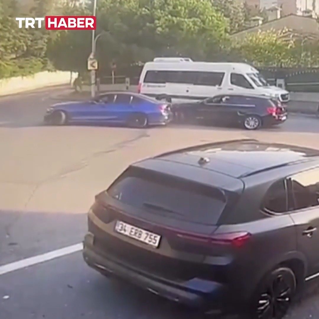 İstanbul Başakşehir'de otomobiliyle drift yapan ve bir araca çarpan sürücü yakalandı. Ehliyetine 60 gün süreyle el konulan sürücüye 140 bin TL ceza kesildi, otomobil de trafikten men edildi.