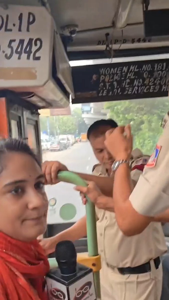 जर्नलिस्ट प्रज्ञा मिश्रा को जब डिटेन किया था तब बिल्क कर रोने लगी थी, सच में ये वीडियो देखने के बाद मेरी भी आँखें नम हो गई! कहां गया वो छप्पन इंची का सीना जो बात बात पर डर जाता है, और पत्रकारों का हनन करता है!!