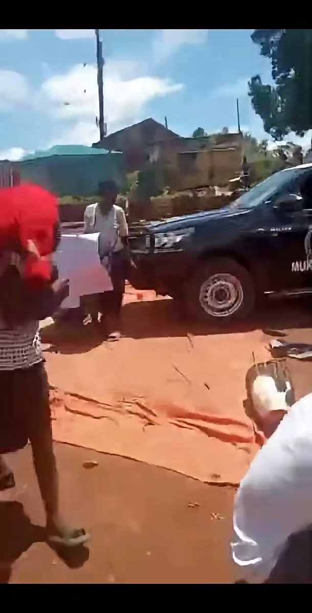 Uganda police as usual. #FreeUgandaNow #StopAbductionsUg #45YearsOfDictatorship #UgandaJudiciaryExhibition #BobiWineThePeoplesPresident #FreeAllPoliticalPrisonersInUganda