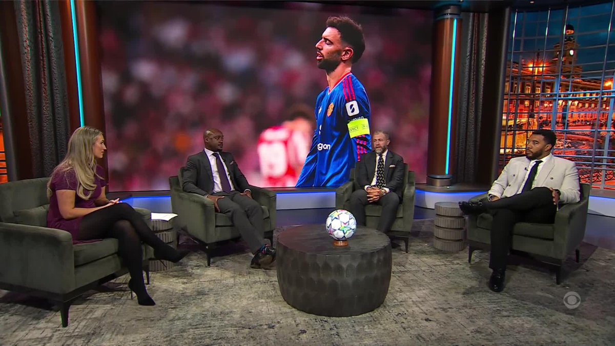 "You get paid to play football. You don't get paid to run the club." Mike Grella disagrees with Lisandro Martínez's decision to be so open on Manchester United's tough start to the season ❌