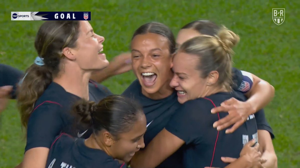 Mallory Swanson scores her first USWNT goal since the Olympic gold medal match to bring them level 2-2 with Spain 😤