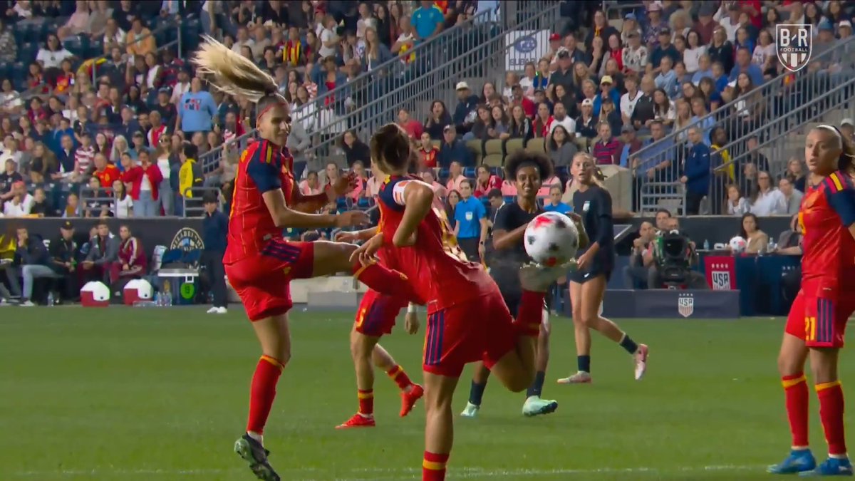 Lily Yohannes nearly won it at the death but was denied by a spectacular save from Spain keeper Misa 😮‍💨