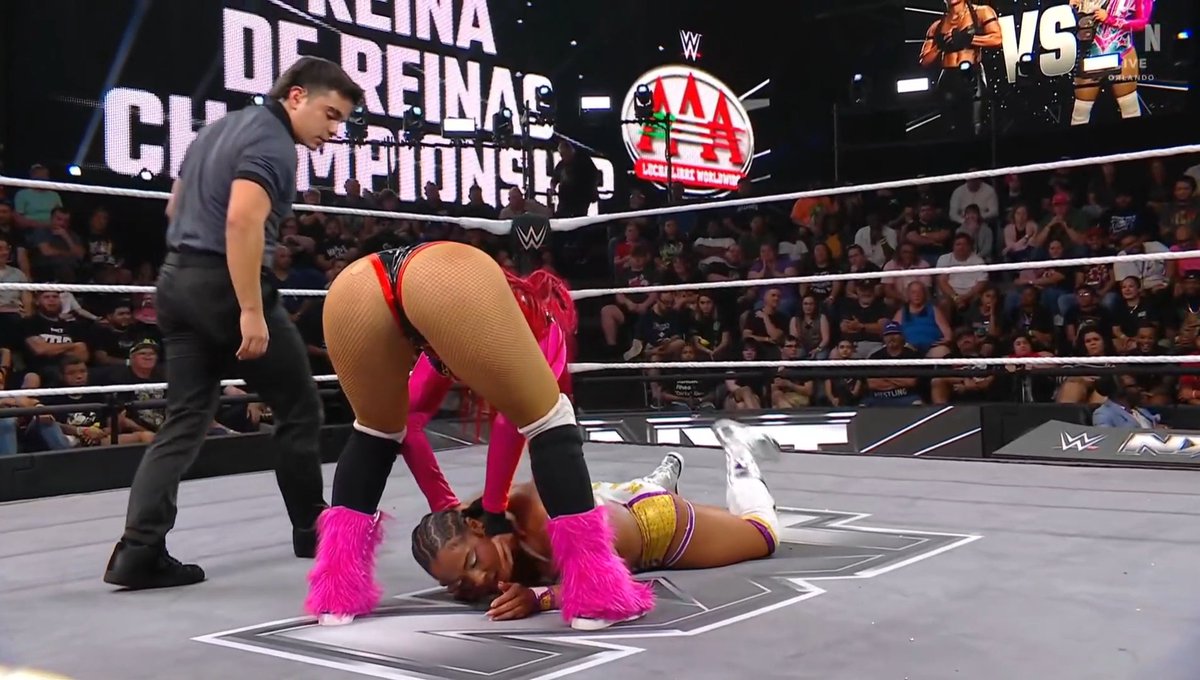 Booker T just love Perro 🍑 attack from 𝑳𝒂 𝑪𝙰𝙰𝙰𝒕𝒂𝒍𝒊𝒏𝒂ᥫ᭡ 😂