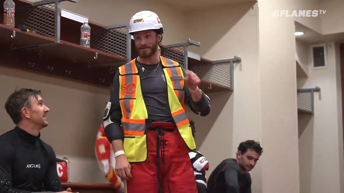 Debut of the vest and hard hat, and it’s perfect 🔥
