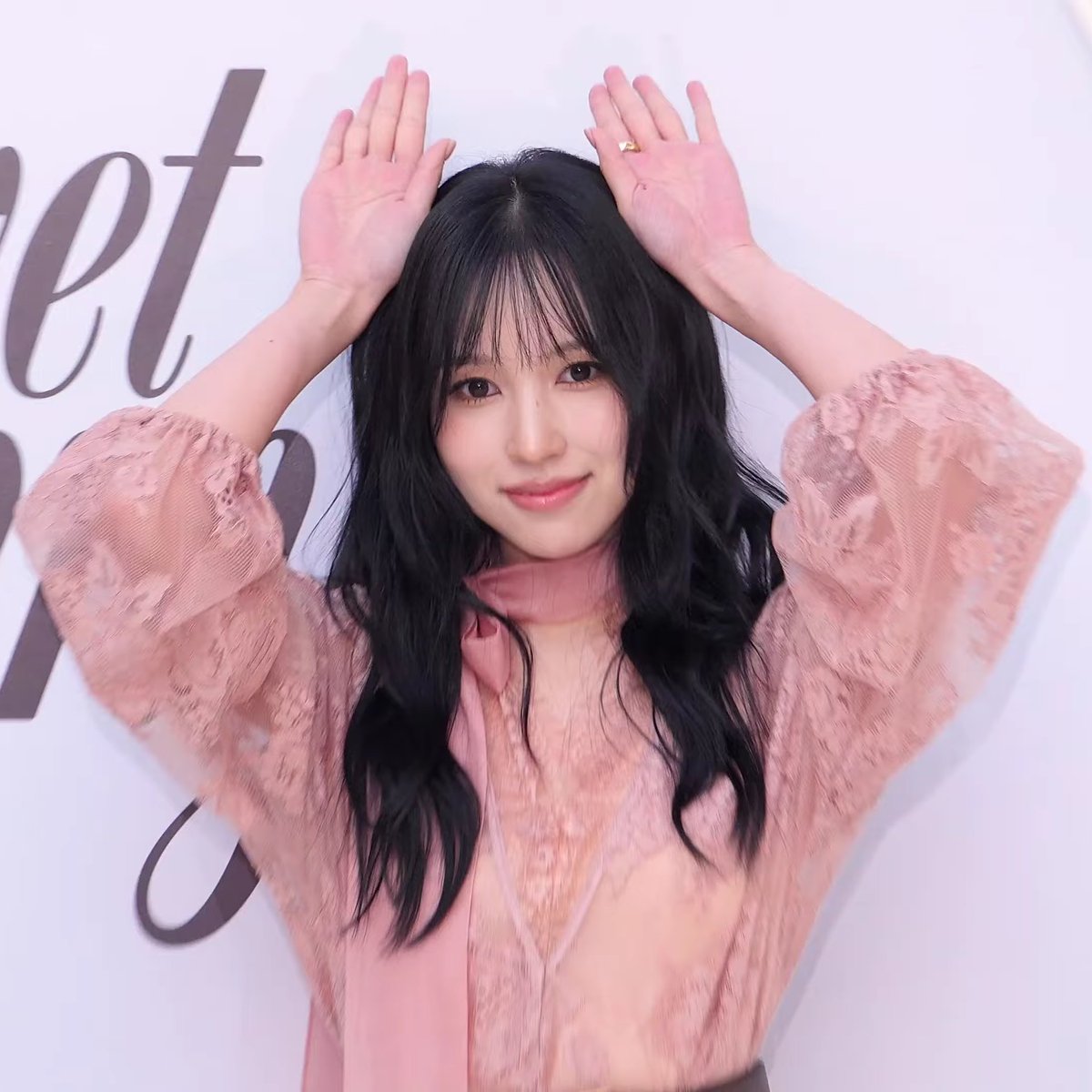 MINA stuns at the VELVET BUNNY event.