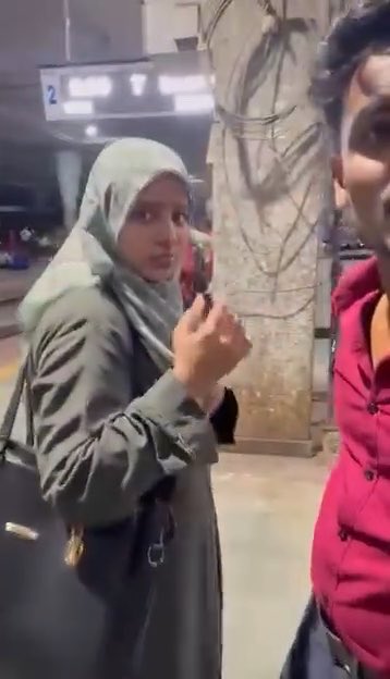 Bhagwa love trap activist caught a Hijabi muslim girl hugging her kalawa wearing hindu boyfriend in a railway station platform. She ignored him by saying "excuse me".