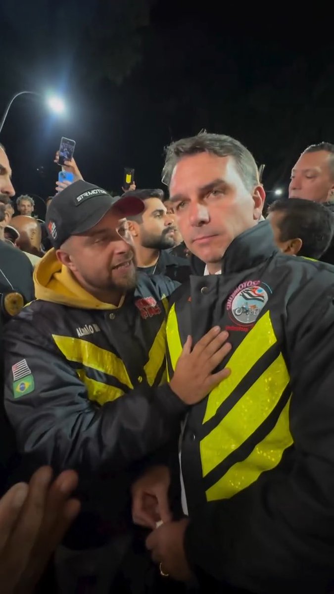 Chegou a hora dos motokas ter a segurança de trabalhar, sem ser confundido por l@drao , afirmou um dos líderes dos motoboys no encontro com Flávio Bolsonaro