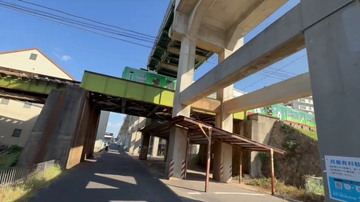 高松の好きポイントに来ました。 高徳線を跨いでた琴電を、高架化でさらに跨ぎ返した高徳線☺️ それから50年、鉄橋名は「高徳線跨線橋」のまま☺️